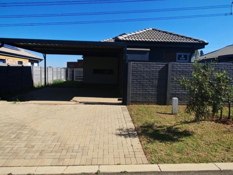 MODERN 3-BEDROOM SIMPLEX WITH INVERTER & SOLAR GEYSER IN LEOPARDS REST ESTATE, ALBERTSDAL! - Photo 7
