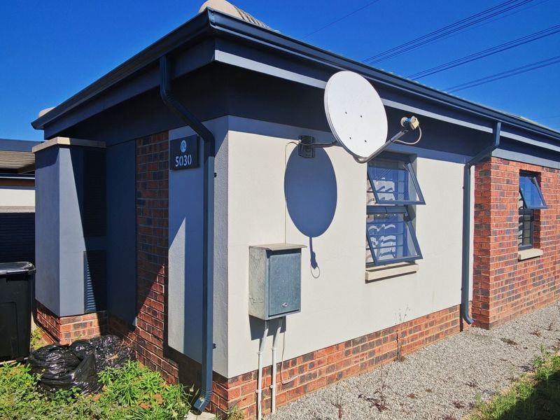 MODERN 3-BEDROOM SIMPLEX WITH INVERTER & SOLAR GEYSER IN LEOPARDS REST ESTATE, ALBERTSDAL! - Photo 6