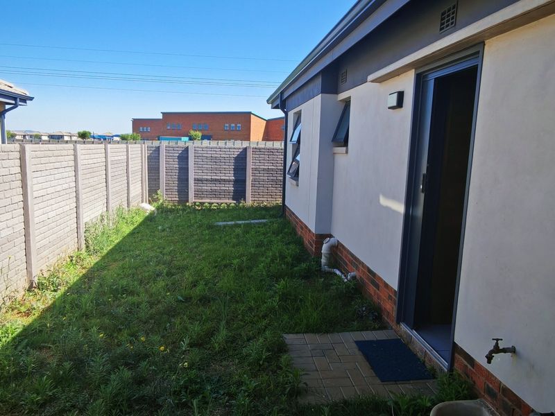 MODERN 3-BEDROOM SIMPLEX WITH INVERTER & SOLAR GEYSER IN LEOPARDS REST ESTATE, ALBERTSDAL! - Photo 3