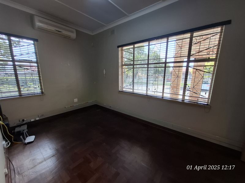 Office Space to Rent Near Provincial Hospital – Ideal for Professionals - Photo 6