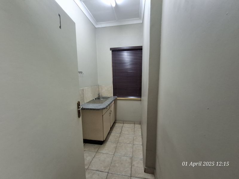 Office Space to Rent Near Provincial Hospital – Ideal for Professionals - Photo 9