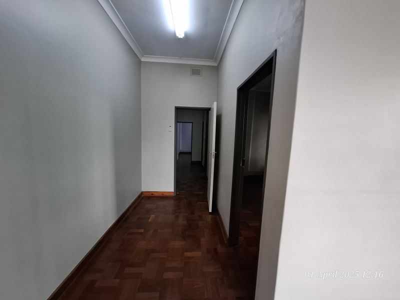 Office Space to Rent Near Provincial Hospital – Ideal for Professionals - Photo 8