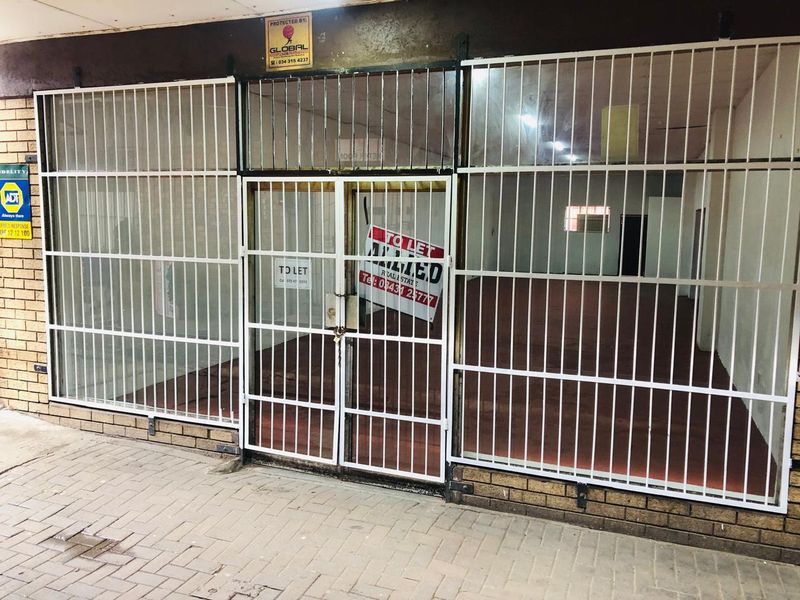 "High-Traffic CBD Shops for Rent – Prime Arcade Location Near Taxi Rank" - Photo 3