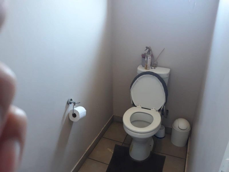 Office Building With High Visibility - Photo 8