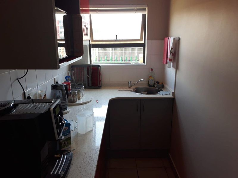 Office Building With High Visibility - Photo 6