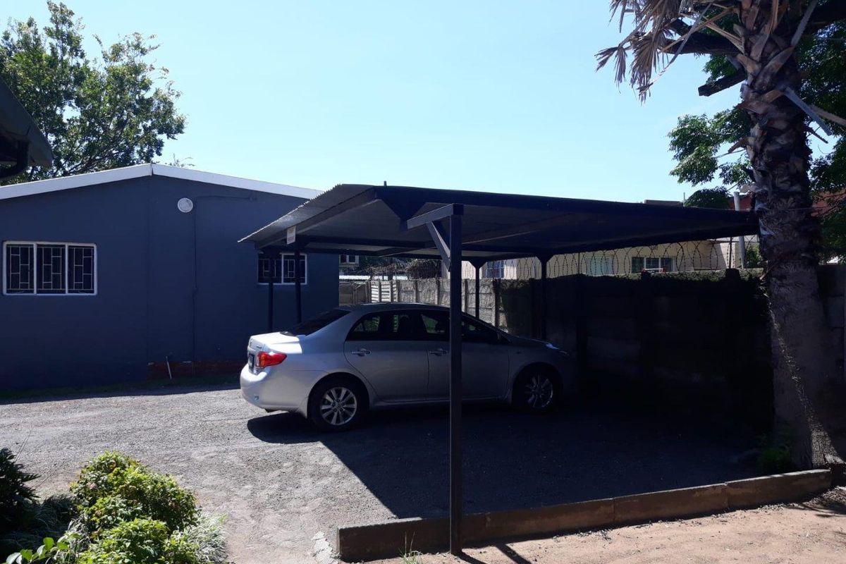 Office Building With High Visibility - Photo 2