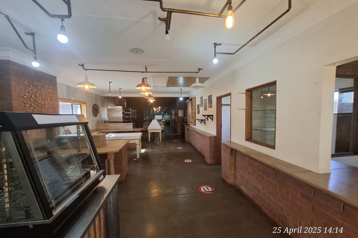 High-Exposure Commercial Space on Victoria Street – Prime Location Near Intersection! - Photo 5