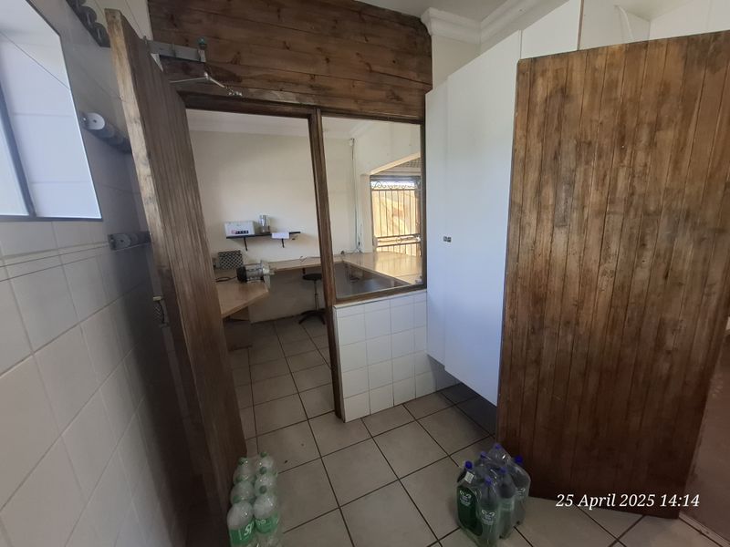 High-Exposure Commercial Space on Victoria Street – Prime Location Near Intersection! - Photo 3