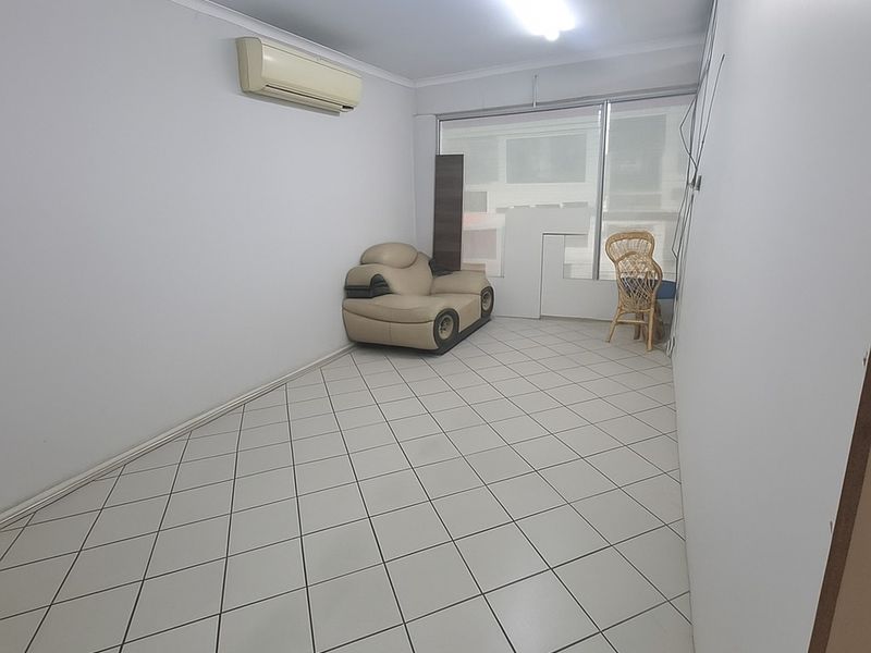 Spacious Shop / Warehouse To Let – Prime CBD Location! - Photo 2