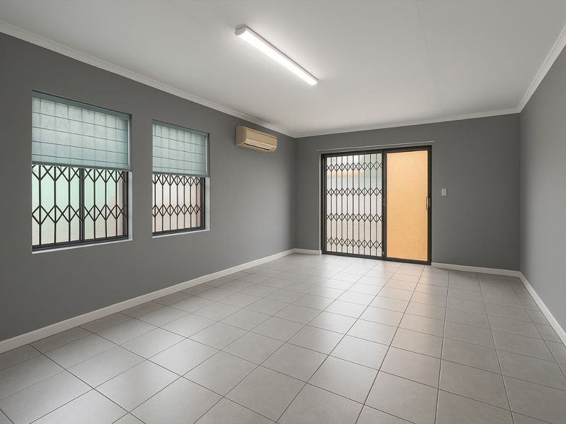 Spacious Shop / Warehouse To Let – Prime CBD Location! - Photo 3