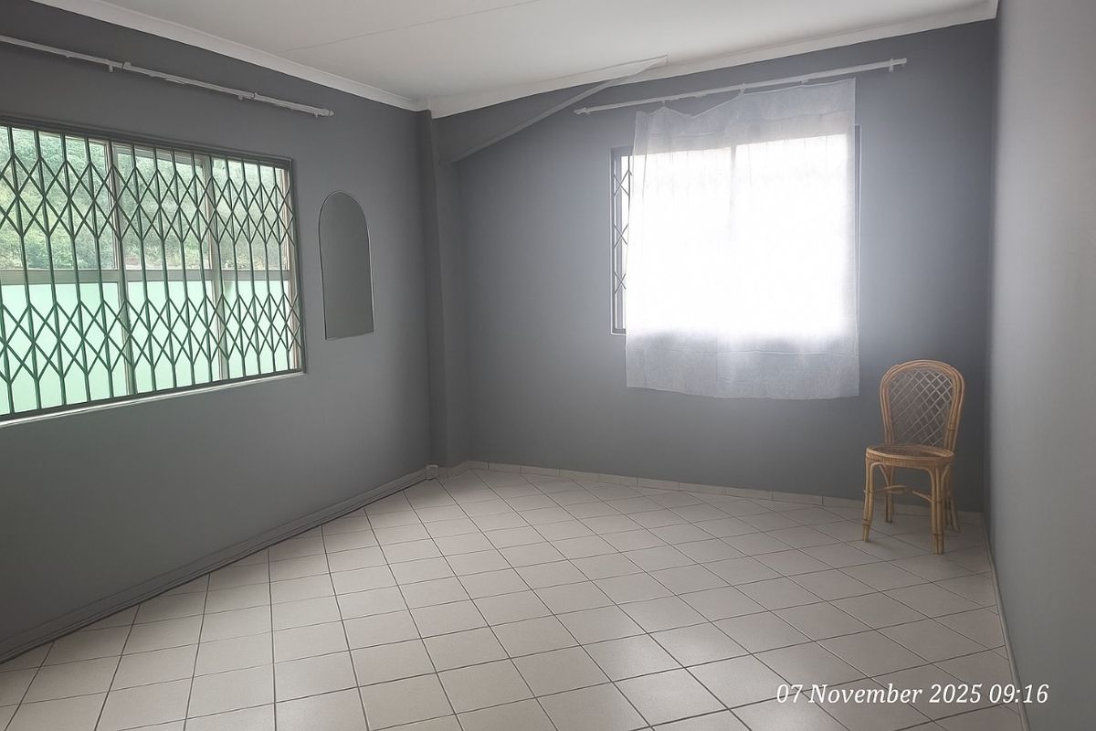 Spacious Shop / Warehouse To Let – Prime CBD Location! - Photo 5