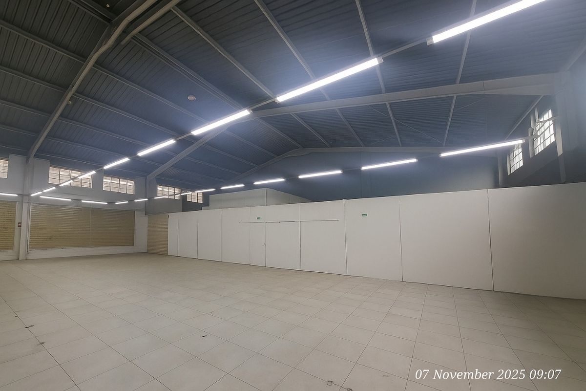 Spacious Shop / Warehouse To Let – Prime CBD Location! - Photo 4