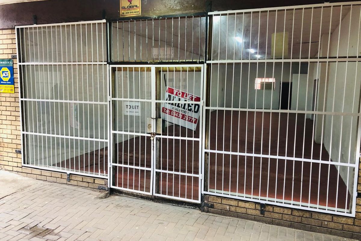 Double office space for rental in busy arcade - Photo 3