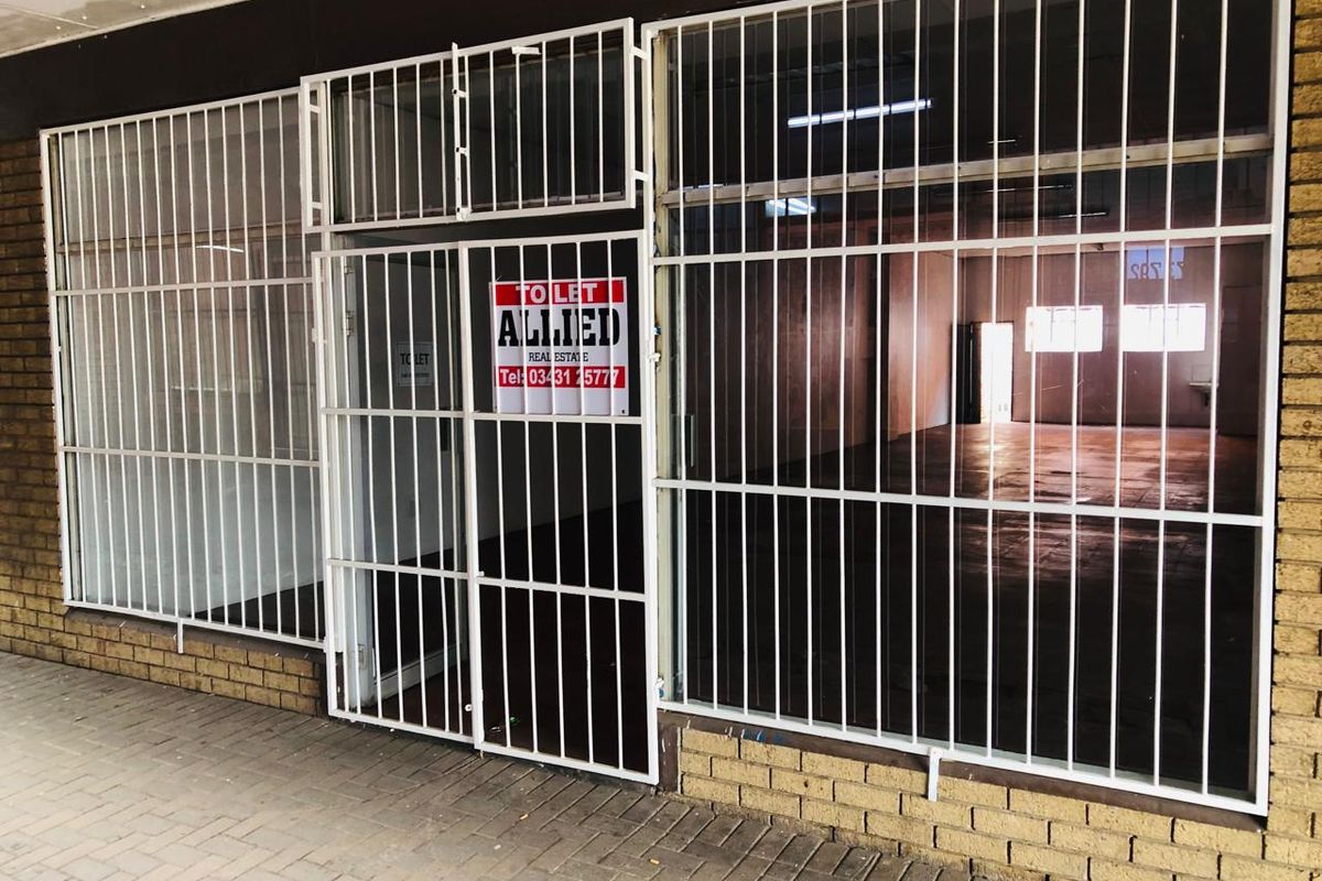 Double office space for rental in busy arcade - Photo 2