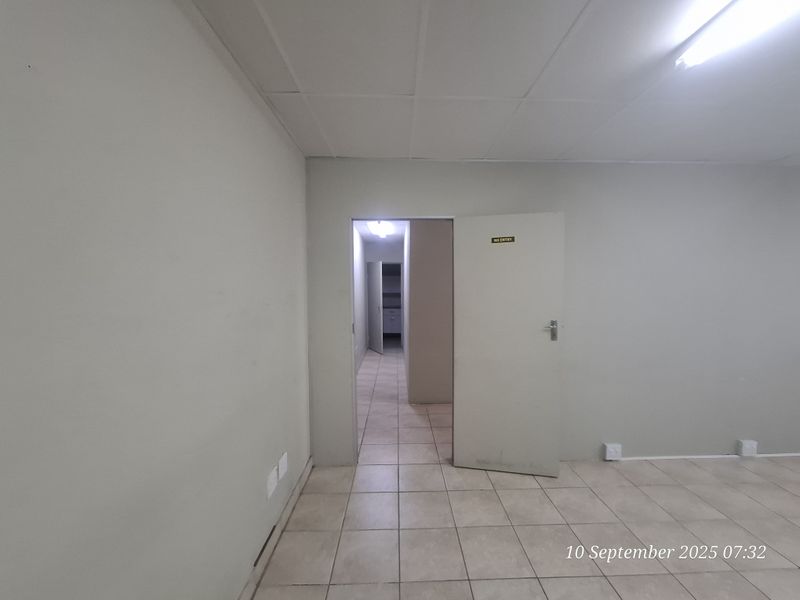 Prime Office Space in Busy Office Park - Photo 7