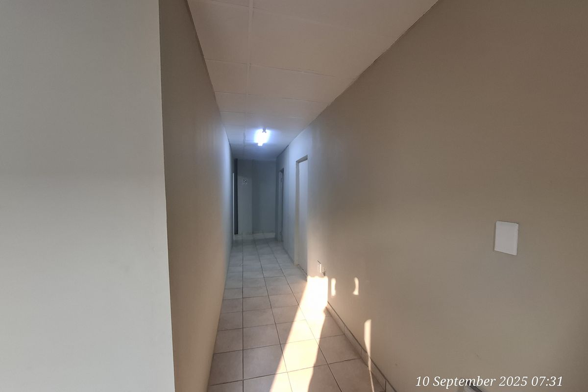 Prime Office Space in Busy Office Park - Photo 3