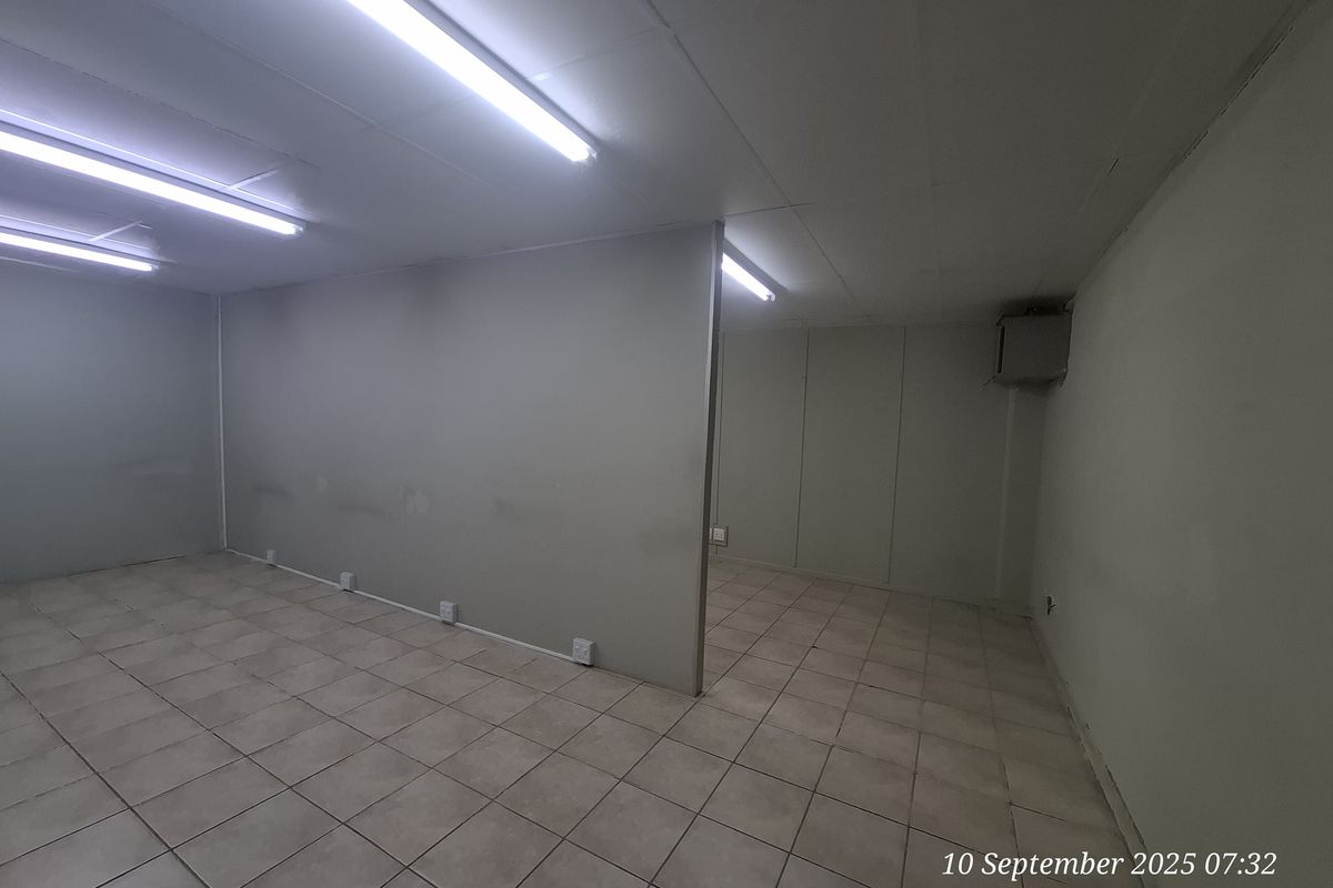 Prime Office Space in Busy Office Park - Photo 5