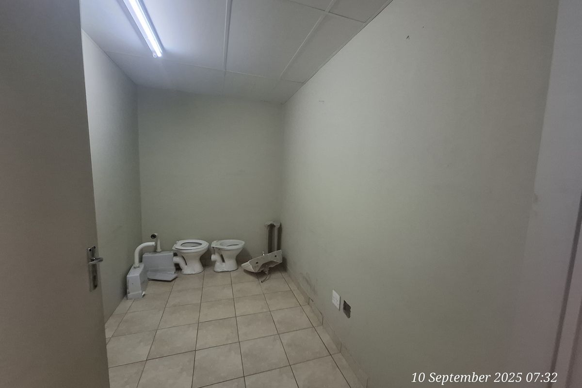 Prime Office Space in Busy Office Park - Photo 4