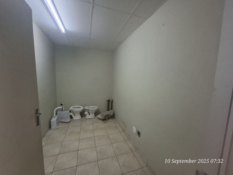 Prime Office Space in Busy Office Park - Photo 4