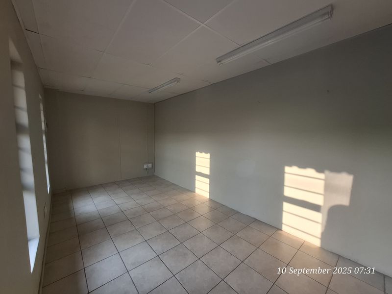 Prime Office Space in Busy Office Park - Photo 2