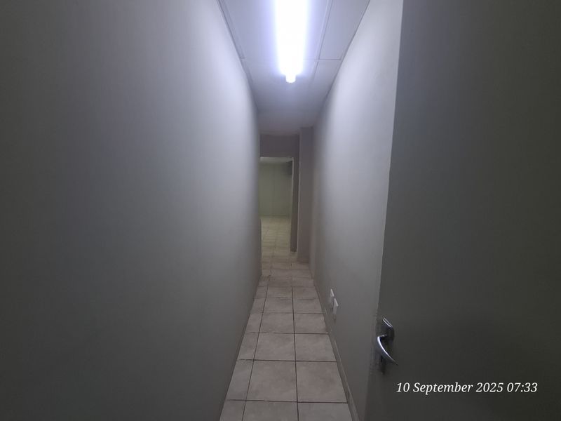 Prime Office Space in Busy Office Park - Photo 10