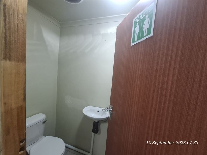 Prime Office Space in Busy Office Park - Photo 9