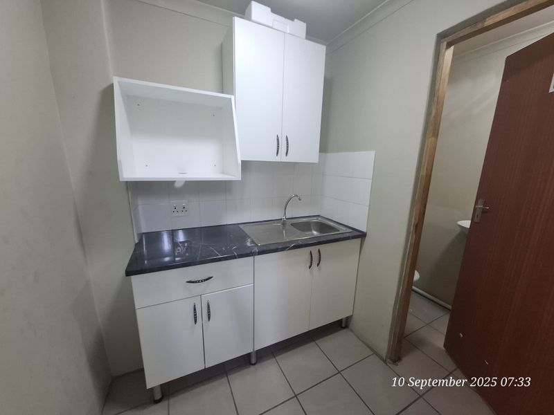 Prime Office Space in Busy Office Park - Photo 8