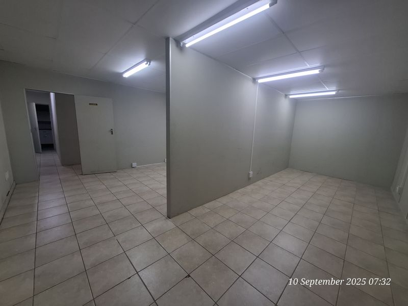 Prime Office Space in Busy Office Park - Photo 6