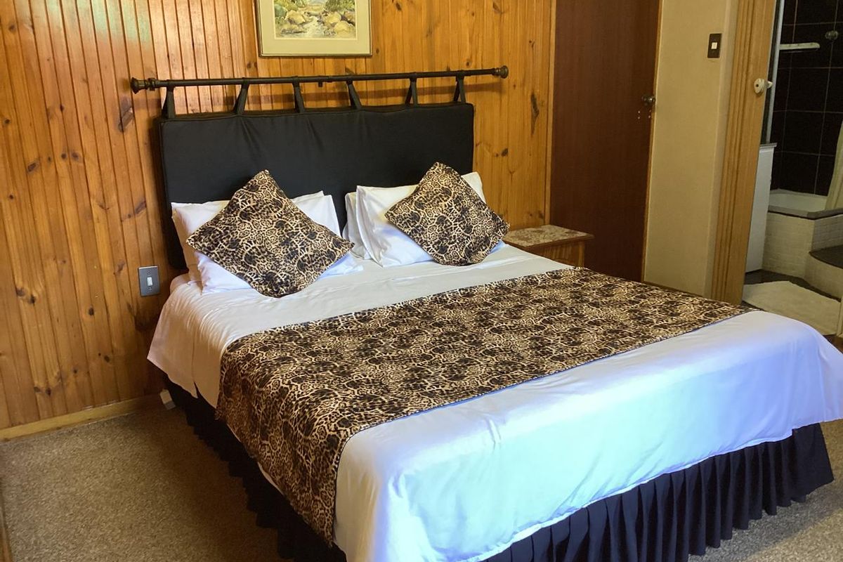 Guest House For Sale - Photo 3