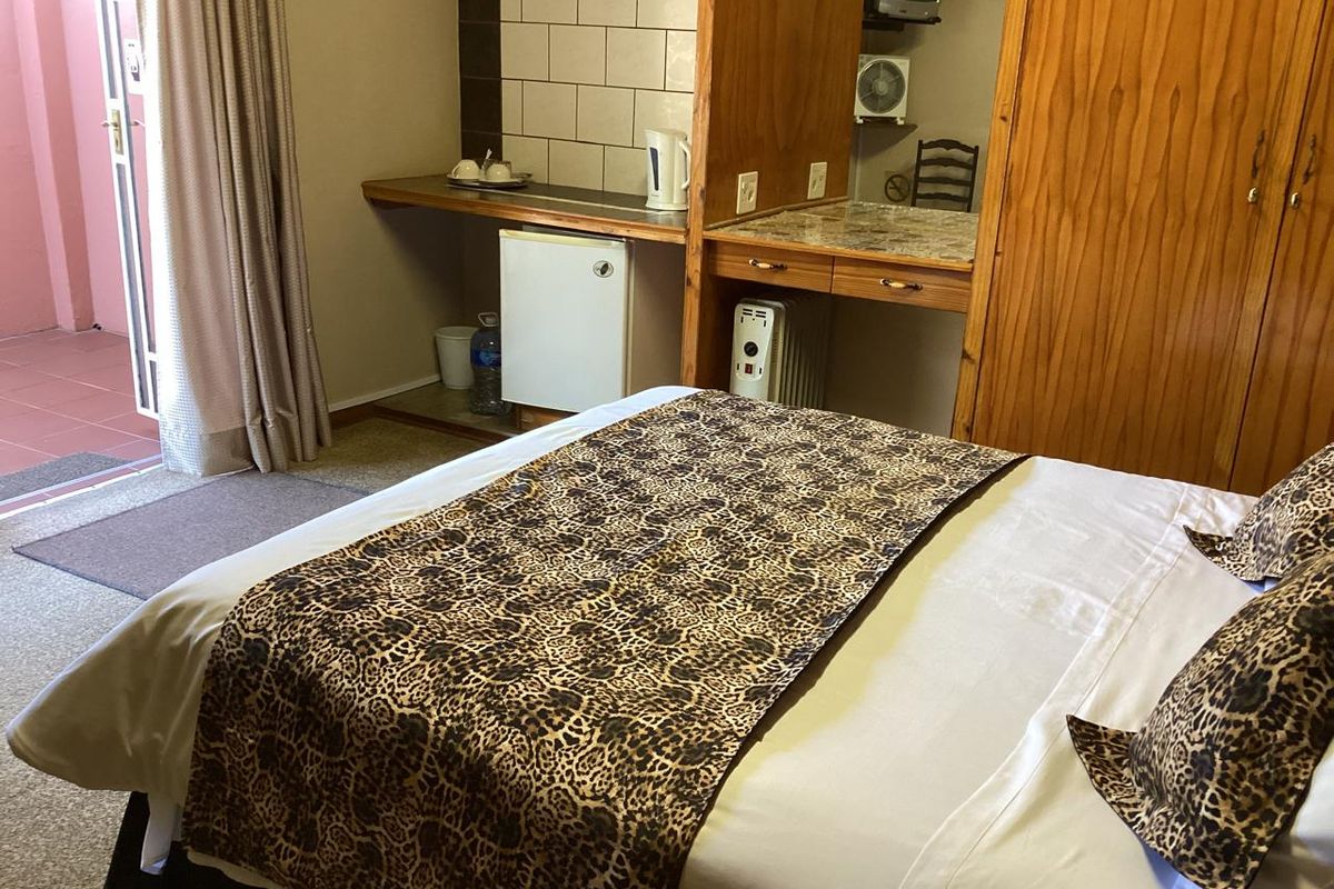 Guest House For Sale - Photo 4