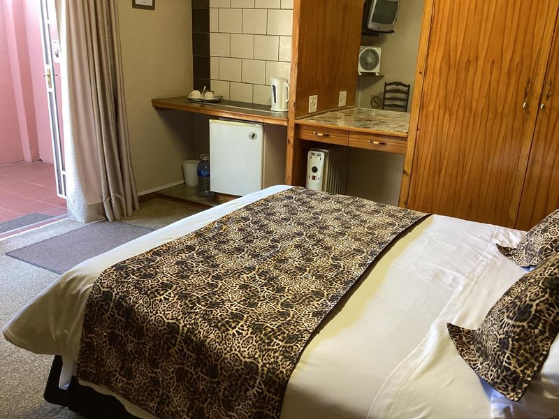 Guest House For Sale - Photo 4