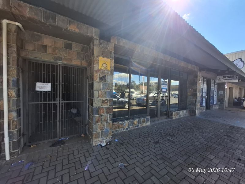 High Traffic, High Visibility – The Perfect CBD Business Spot! - Photo 2