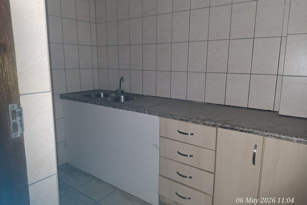 Position Your Business for Success – High-Exposure CBD Space! - Photo 2