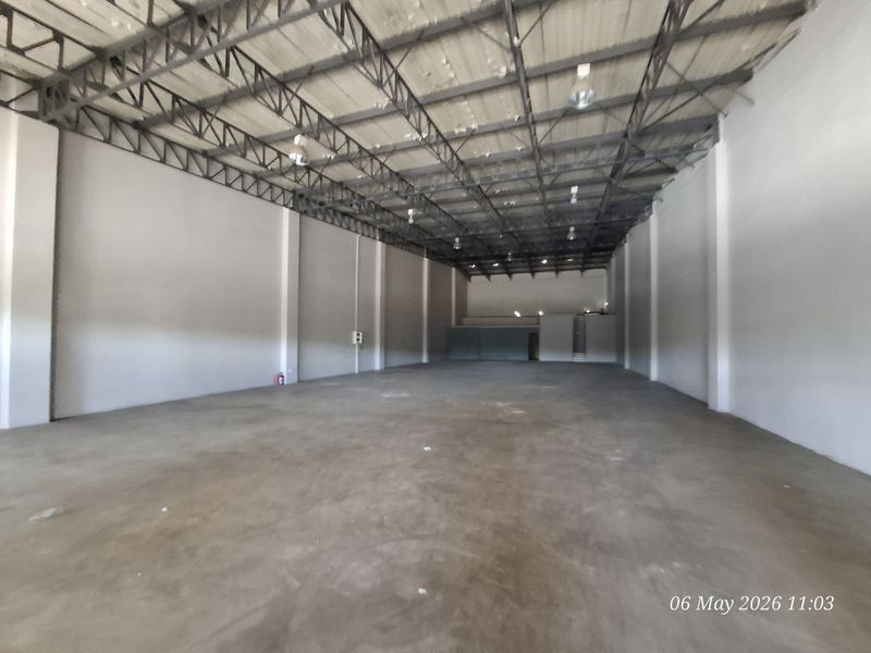 Position Your Business for Success – High-Exposure CBD Space! - Photo 3