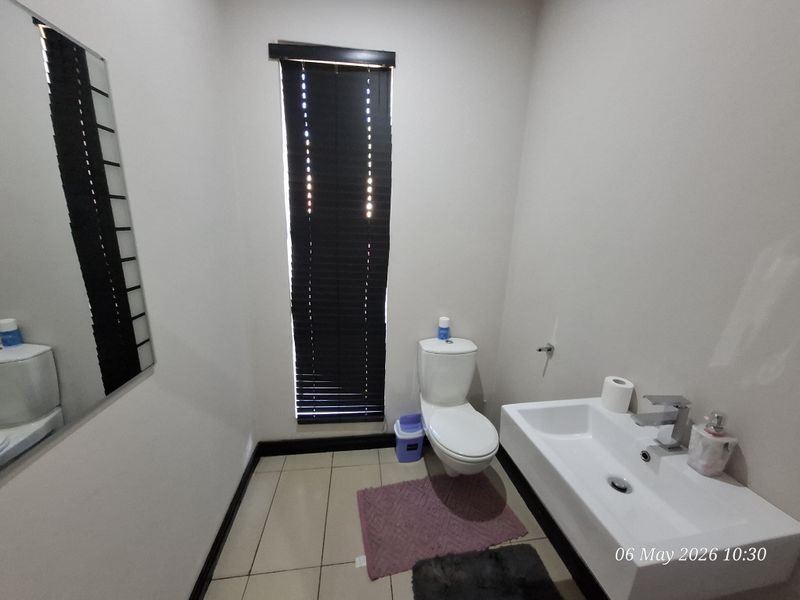 Elevate Your Practice – Professional Office Space in a Prime CBD Location! - Photo 6