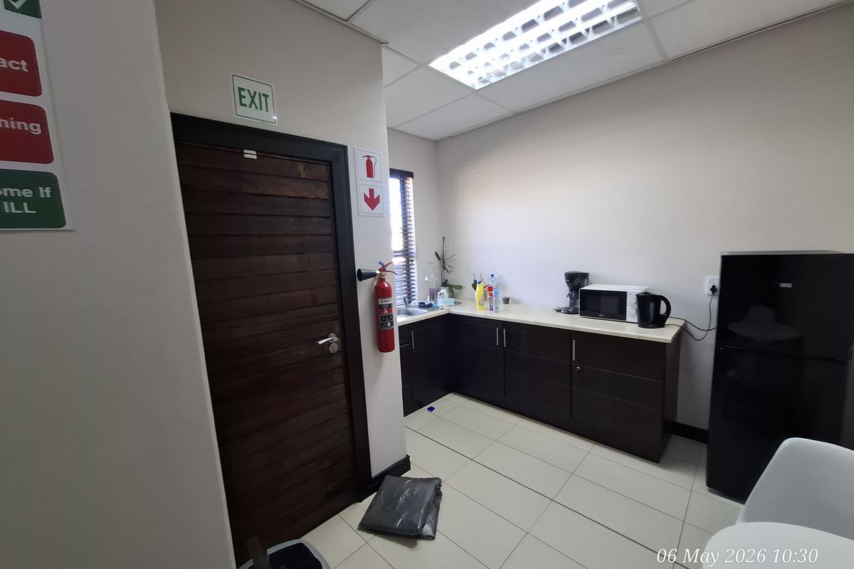 Elevate Your Practice – Professional Office Space in a Prime CBD Location! - Photo 5