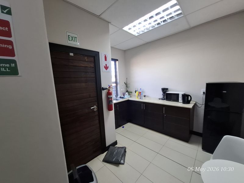 Elevate Your Practice – Professional Office Space in a Prime CBD Location! - Photo 5