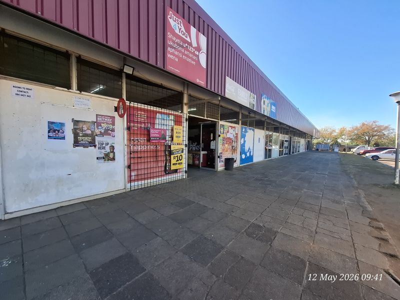 High-Exposure Investment Opportunity – Multi-Unit Retail Block in Prime Location - Photo 1