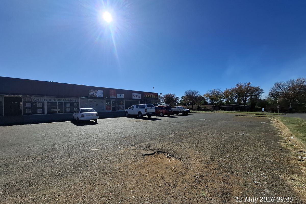 High-Exposure Investment Opportunity – Multi-Unit Retail Block in Prime Location - Photo 5