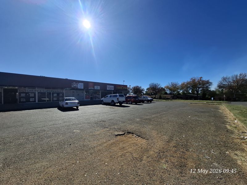 High-Exposure Investment Opportunity – Multi-Unit Retail Block in Prime Location - Photo 5