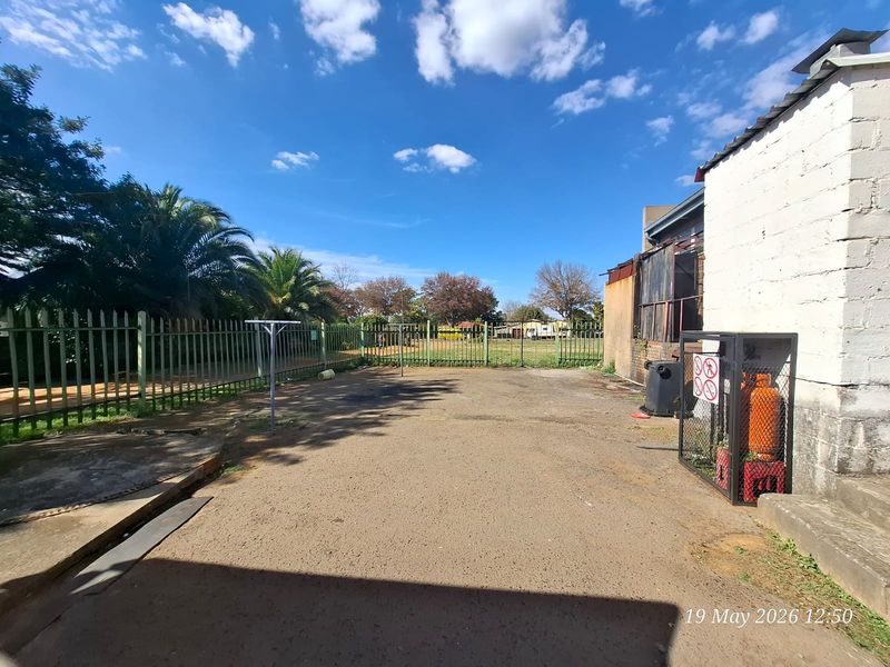 High-Exposure Investment Opportunity – Multi-Unit Retail Block in Prime Location - Photo 10