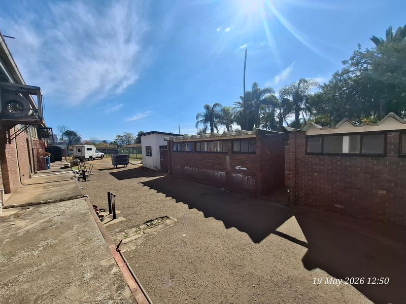 High-Exposure Investment Opportunity – Multi-Unit Retail Block in Prime Location - Photo 9