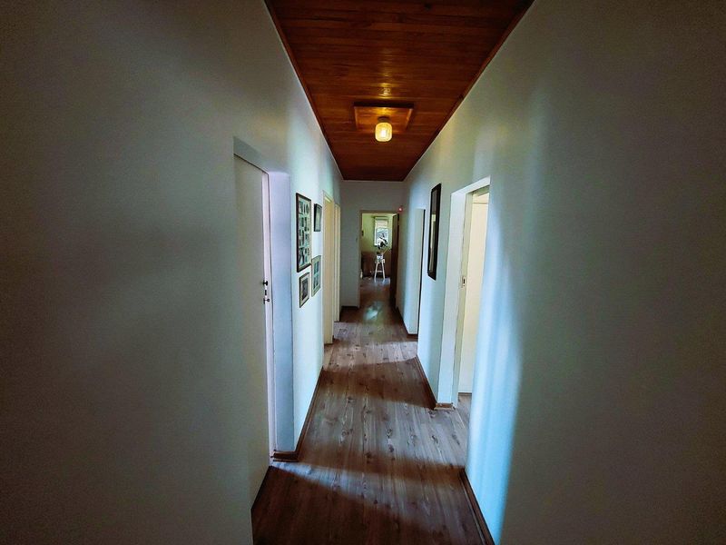 A hidden gem where tranquillity, elegance, and family living come together beautifully. - Photo 6