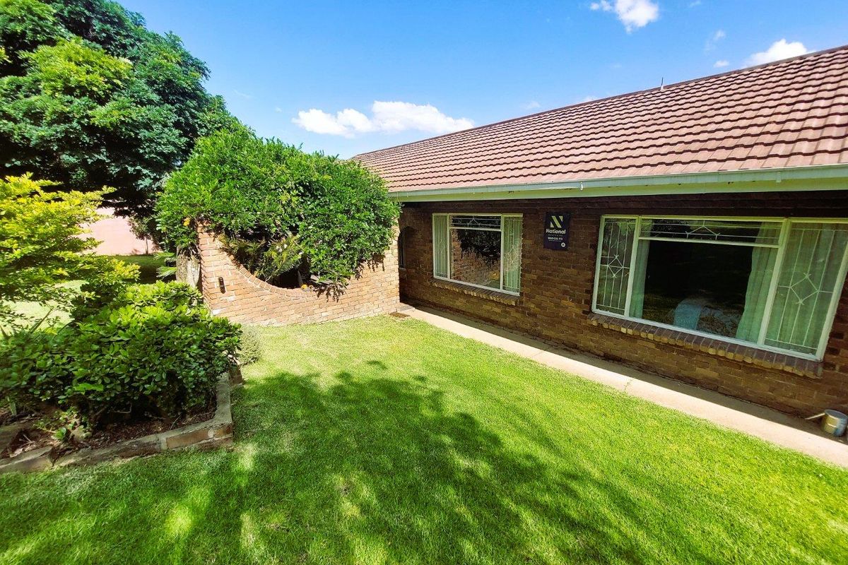 A hidden gem where tranquillity, elegance, and family living come together beautifully. - Photo 2