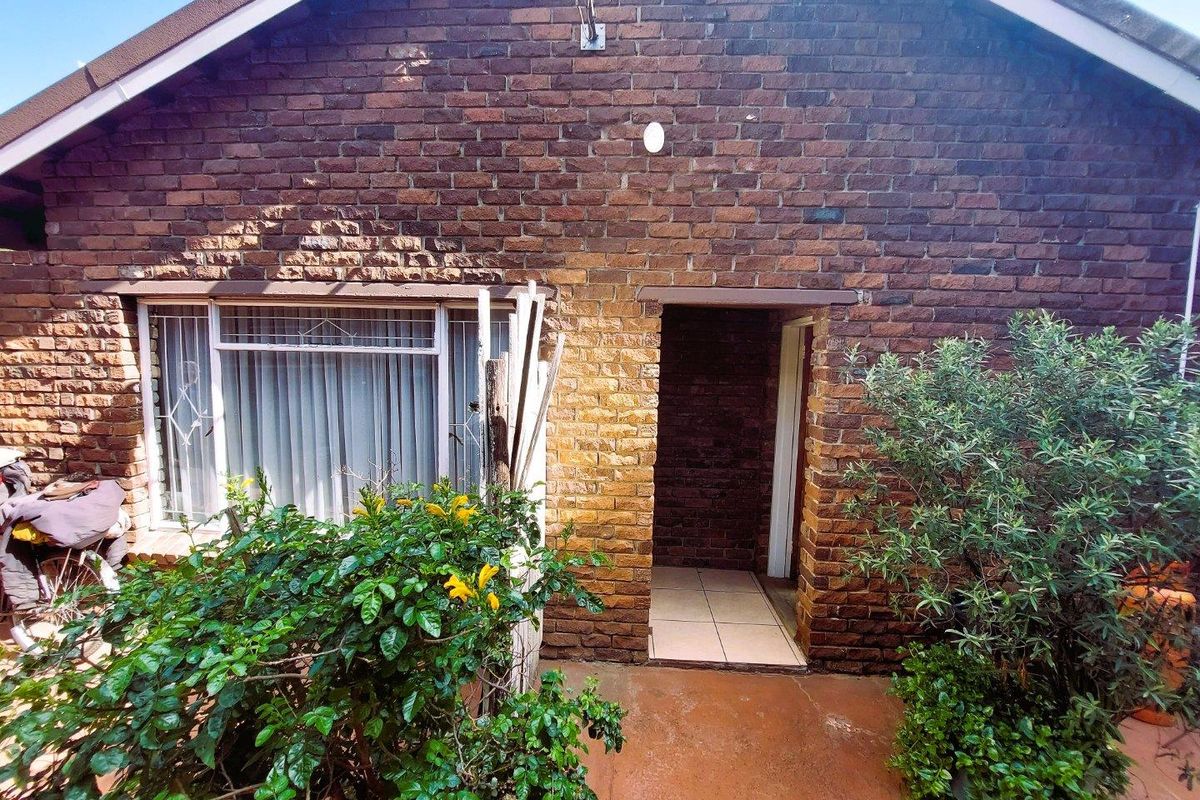 A hidden gem where tranquillity, elegance, and family living come together beautifully. - Photo 4