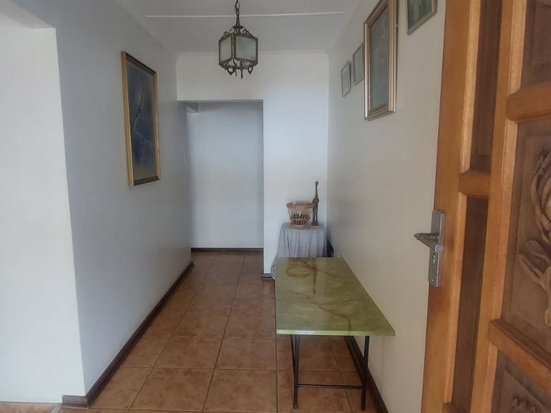 Exceptional 3-Bedroom Home with 3 Granny Flats in the Heart of Lennoxton - Photo 9