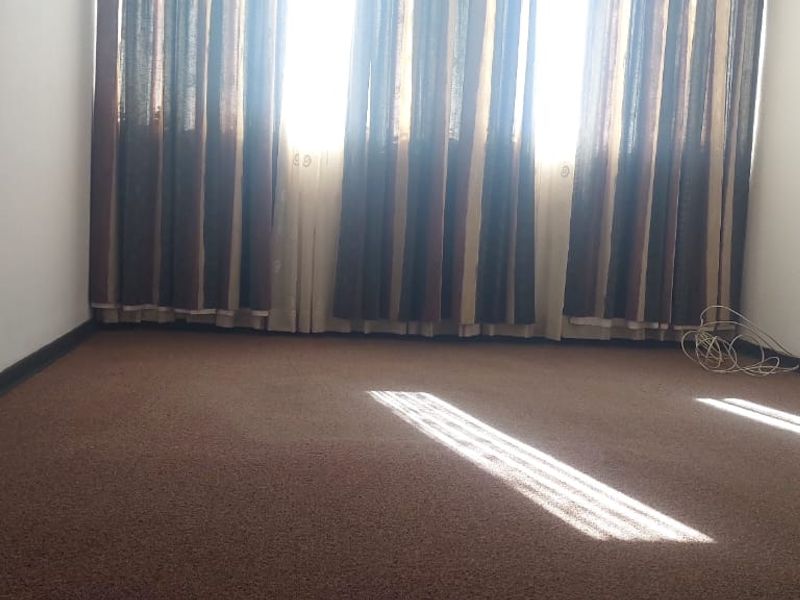 Neat and Cozy 2-Bedroom Flat with Bonus Sunroom - Photo 4