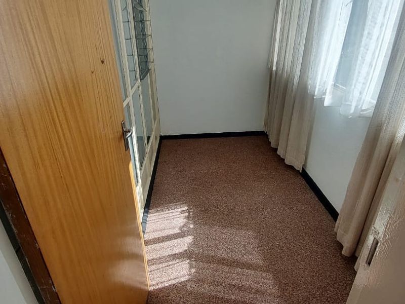 Neat and Cozy 2-Bedroom Flat with Bonus Sunroom - Photo 3