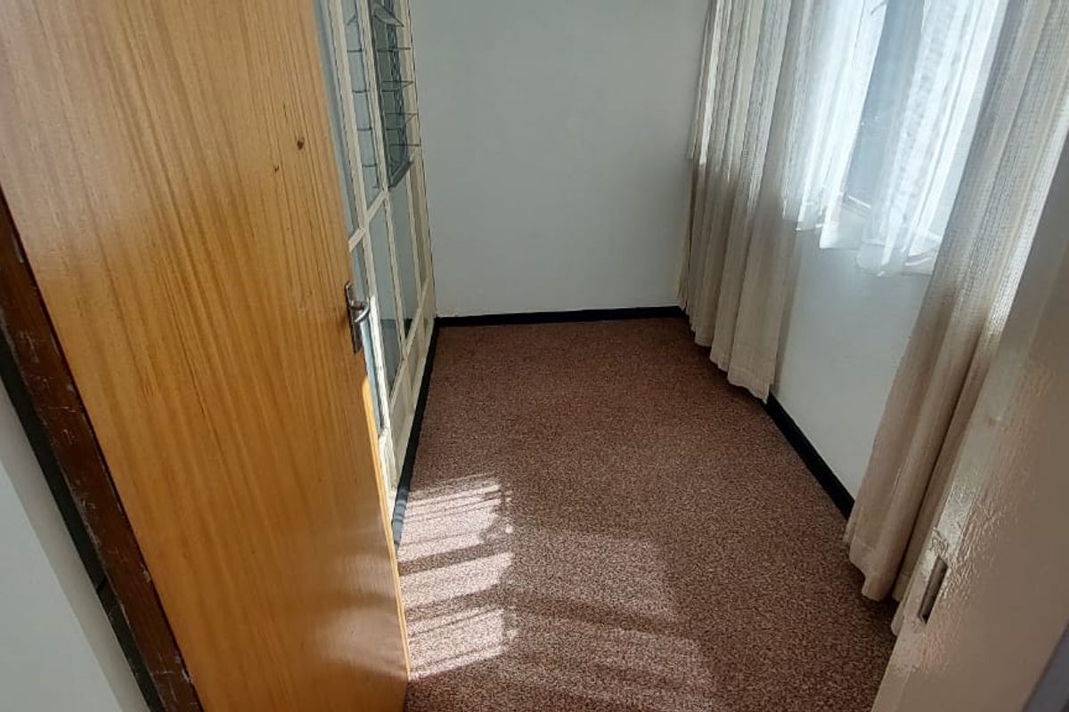 Neat and Cozy 2-Bedroom Flat with Bonus Sunroom - Photo 3