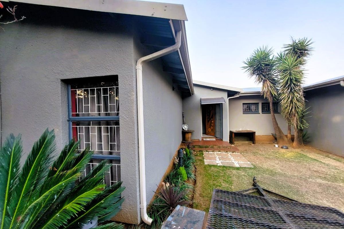 Charming 3 Bed, 1 Bath in Sunnyridge. Perfect for you. Don't miss out! - Photo 2